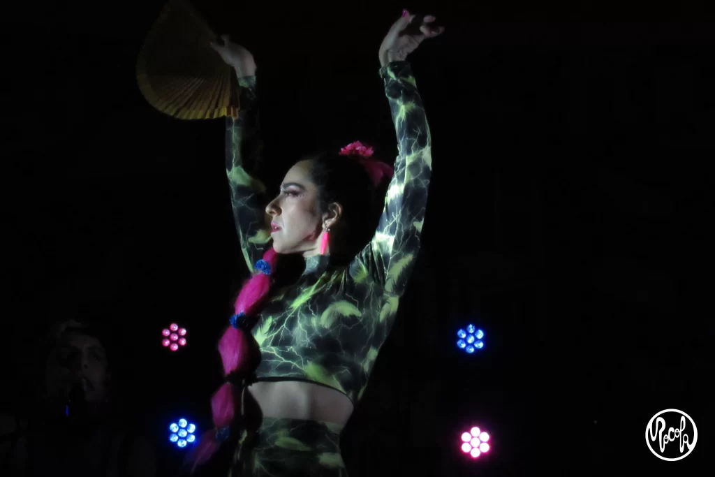 GENOVEVA TAPIA, BAILANDO FLAMENCO DURANTE OLYMPIA DE METALENGUA