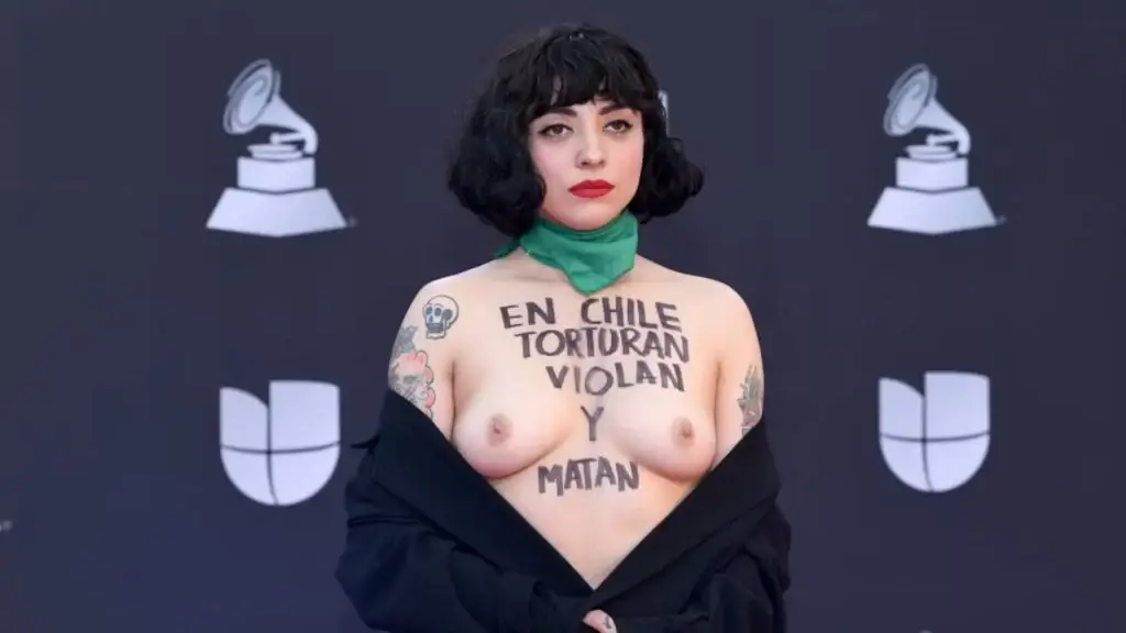 Mon Laferte en los Grammy Latinos